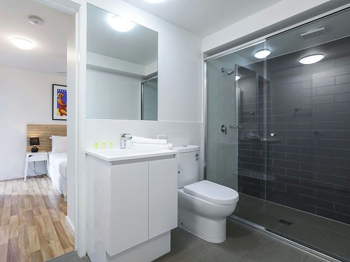 Deluxe 3 Bedroom Apartment — photo 12